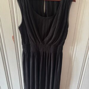 2/$18 Simply Vera Vera Wang Black Pleated Midi Sundress